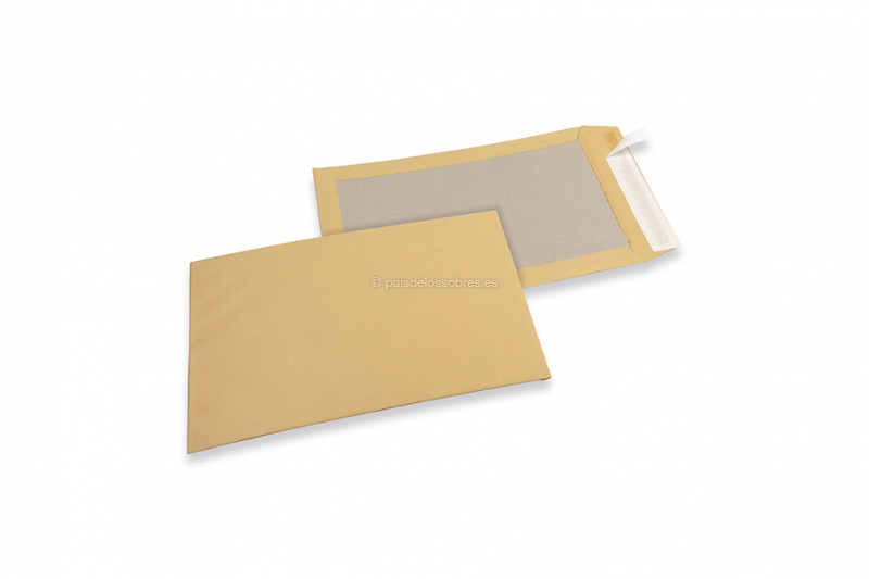 Sobres con dorso de cartón - 229 x 324 mm, anverso kraft marrón de 120 gramos, reverso dúplex marrón de 450 gramos, tira