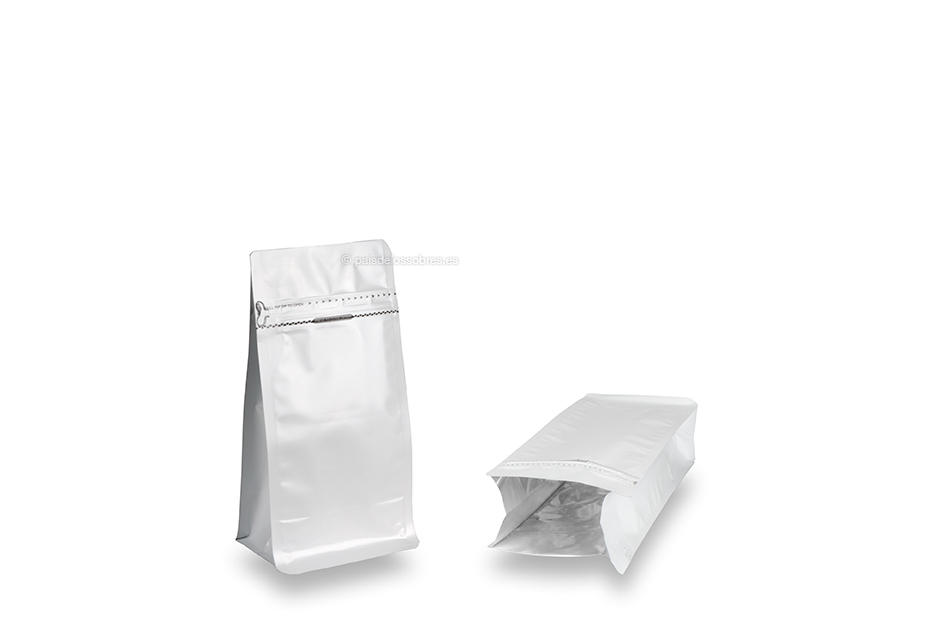 Bolsas de plástico con cierre de cremallera con fondo blanco de