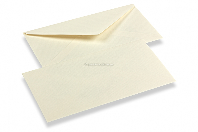 Sobres de papel verjurado de color blanco marfil